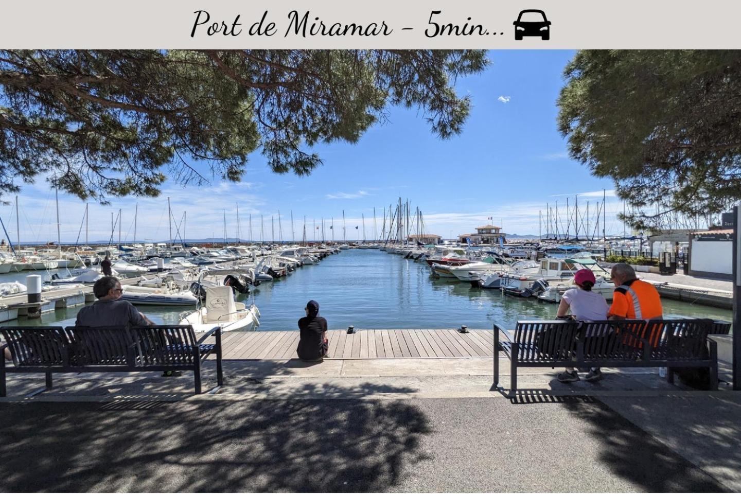 T2 55m2 Climatisé Proche plages Centre ville La Londe-les-Maures Extérieur photo